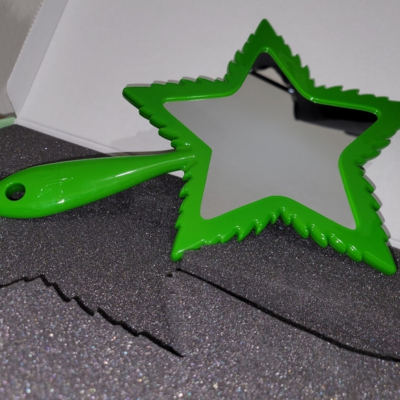 NEW Rare JEFFREE STAR Cosmetics Green - Picture 6 of 6